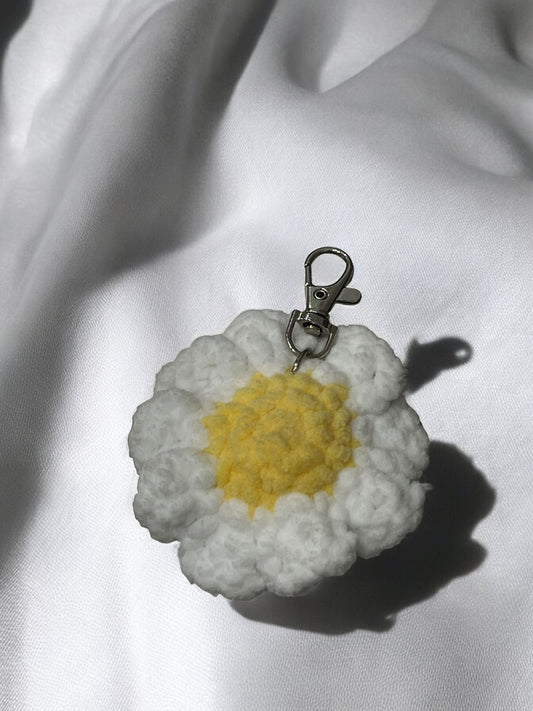 White Daisy keychain