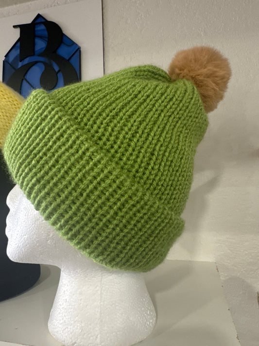 adult beanie w/puffball