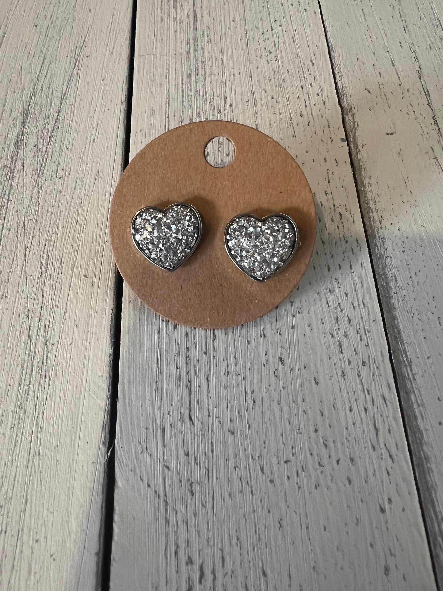 shiny heart stud