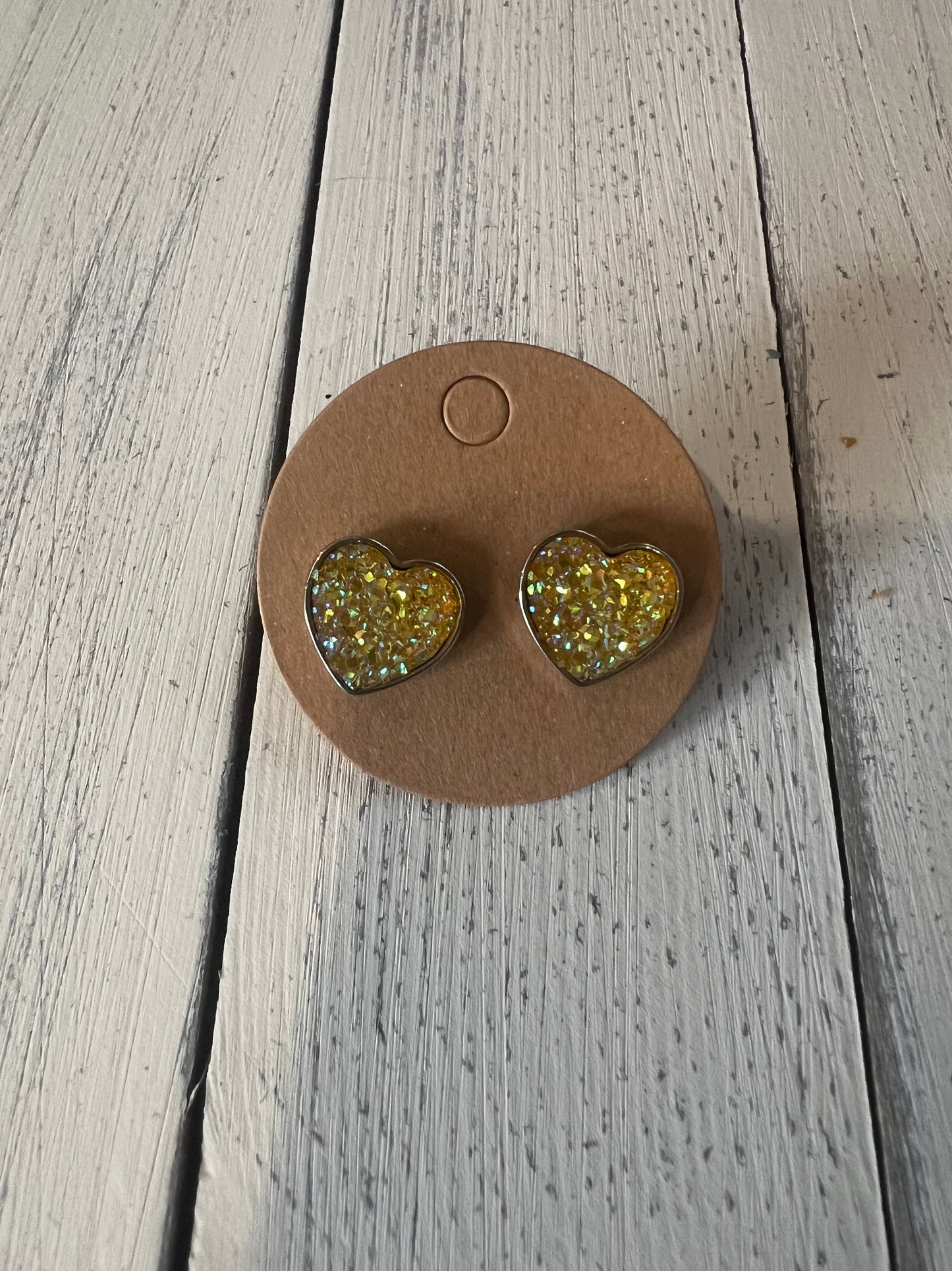 shiny heart stud